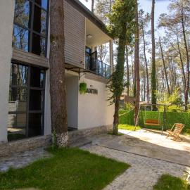 Magnetoria 3 BR House in pine forest - 3 mins to the sea, hotel en Urekis Sadguri