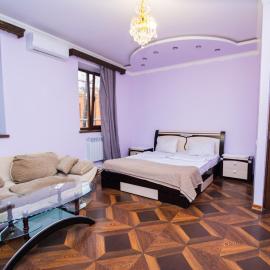 Favorit Hostel Yvn, hotel di Yerevan