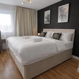 Spacious 5BR Home Garden Access & Free Parking, готель у місті Файф