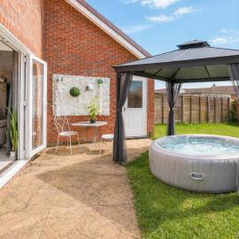 Maidstone Spacious Retreat - Hot Tub - Parking, hotel sa Kent