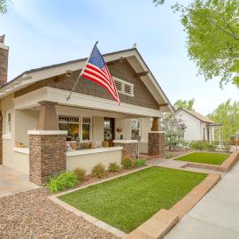 3 Blocks to Plaza! Historic Prescott Gem w/ Grill, hotel u gradu Preskot