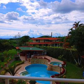 Finca el Amanecer - 30P - Pool, hotel in Quimbaya