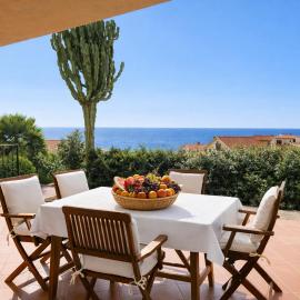 Vista mare spettacolare con terrazza a 2 minuti dalla spiaggia, Hotel in Castelsardo