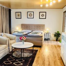 Private Studio Apartment with Balcony in Dortmund-Brackel, hotel v Dortmunde