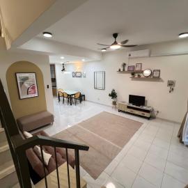 AliffBaTa Homestay Teluk Senangin Lumut 4BR Family Stay, hotel in Lumut