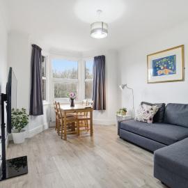 Modern 2 bedroom flat, SE6, hotel a Catford