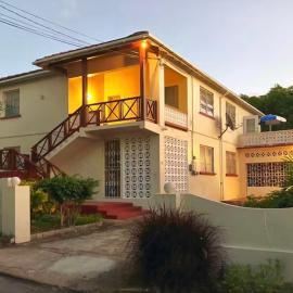 The Claraville Apartments, hotell i Saint James