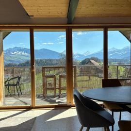 CapoBnB Bergpanorama, nahe Interlaken & Thuner See, hotel a Reutigen