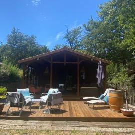 Air-conditioned chalet with pool near Arcachon