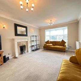 Spacious 4 Bed Home near Elizabeth Line, great for Contractors, Families, Groups & Insurance stays