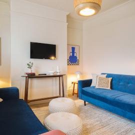 Stylish 4-Bed Home with Free Parking in Crookes, hotel em Walkly