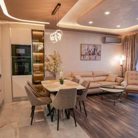 The Sunrise and the Sunset Apartment - Luxury 2BR Apartment with Mineral Pool & Parking, hotel in Varna City
