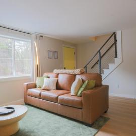 Shoreline Scandi Suite - Townhouse Near Trails, hotel din Colchester