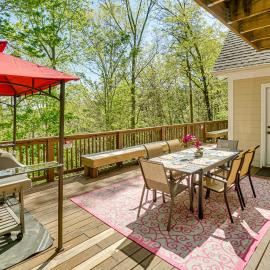 Luxe Helen Gem w/Hot Tub + Pool Access, hotel sa Helen