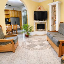 Short Holiday minutes walk to the sea fully air conditioned
