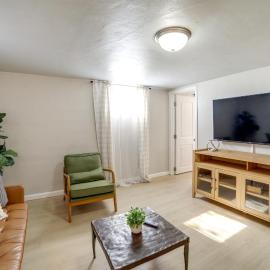 1 Mi to College of Idaho! Walkable Downtown Apt, hotell i Caldwell