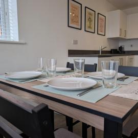 Sparrowhawk House by Headway Property, Hotel in Hardingstone