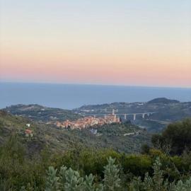 HOST4U - AGRITURISMO Il Geco II, Moderno spazio unico BacciaDonne, hotel a Civezza