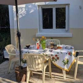 Gîte Les Tilleuls : Charme de Touraine, Jardin, Terrasse, hotel in Chargé