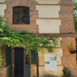 La Resinera – hotel w mieście La Adrada