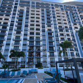 Free Parking Entire condo in Dawntown Doral, hotel Miamiban