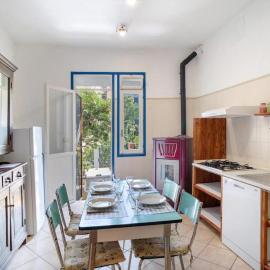 HOST4U IMPERIA - Tipica Casa Ligure con Giardino nell'antica frazione di Castelvecchio