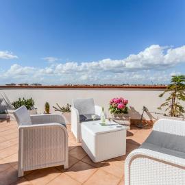Attico panoramico con grande terrazza, hotel v Cagliari