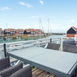 2 Bedroom Stunning Apartment In Borre, hotel en Borre