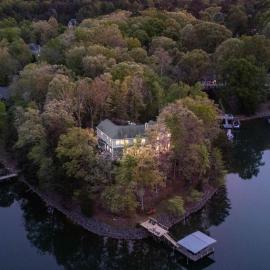 Montclair Manor by AvantStay, hotel em Lake Norman of Catawba