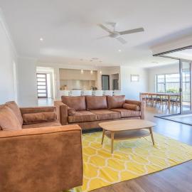 Bright spacious Noosa family home, hotel a Noosaville