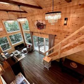 Boxcar Cabin - Hot Tub Fire Pit Train-Theme Stay