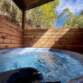 Butterfly Bend - Cozy & Charming Cabin Red River Gorge Hot Tub, viešbutis mieste Stanton