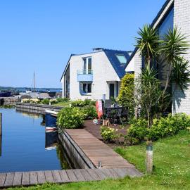 Spacious Villa in Loosdrecht with Terrace, hotel in Loosdrecht