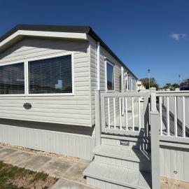 Sunnymede F21 with Hot tub - Fantasy Island - Ingoldmells - Meadow Lakes Caravan & Lodge Hire, hotell i Ingoldmells
