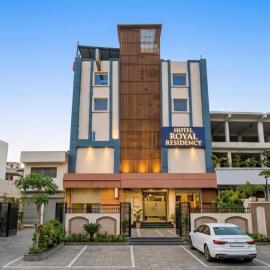 Jāmb에 위치한 호텔 Hotel Royal Plaza At IGI Airport