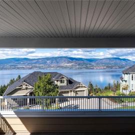 Lakeview Peaceful 2BR Stay in Beautiful Kelowna, hotelli kohteessa Kelowna