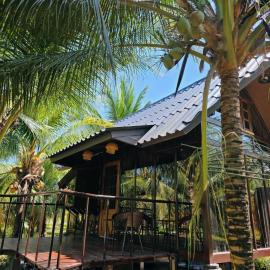 Cheewatra Phuket Hidden Farmstay Retreat, hotel in Ban Tha Maphrao
