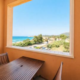 Grand studio Mezzanine sur la plage, Hotel in Algajola