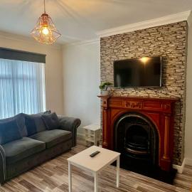 Spacious 2-bed House in Walker