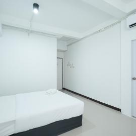 BOB House Khaosan - บ็อบเฮ้าท์ ข้าวสาร, hotel in Bang Bua Thong Railway Station