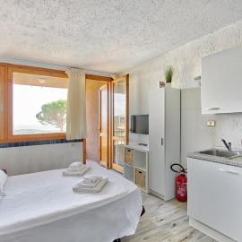 Cozy Sea View Studio in Costa Smeralda, hotel a Cugnana Verde