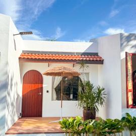 Mersika Teja Beachfront Studio Garden View 10mins Drive to Mersing Jetty TOWN, hotel v mestu Mersing