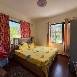 Adhikari mountain view homestay, viešbutis mieste Chaubattia