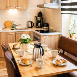 Komfortable Ferienwohnung 2x Schlafzimmer, Sauna zubuchbar, Parkplatz & Top Lage in Bad Muskau, hotel in Bad Muskau