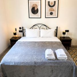 Dahlia Apartment Private Garden Escape Stylish Townhouse in Paola