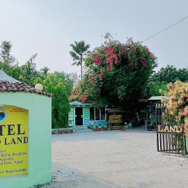 Hotel Rhino Land-Sauraha Family Home, hotel din Sauraha