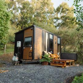 Tranquility Tiny House by Tiny Away، فندق في Owaka