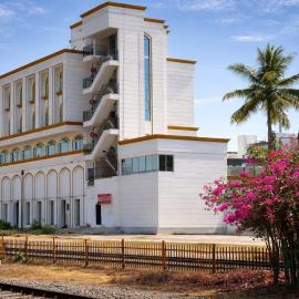 Hotel Golden Retreat - At Anand Railway Station, hotel ad Ānand