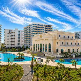 Nothern Cyprus Caesar Resort & Spa Collection Pools & Long Beach, hotelli kohteessa Aglantzia