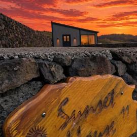 Stunning ocean view with 3 islands in front of you, hotel em Serreta